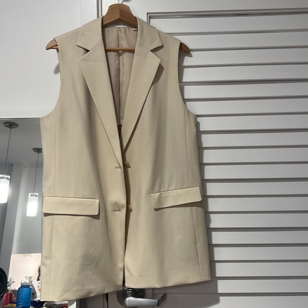 Uniqlo Long Vest Cream Size M